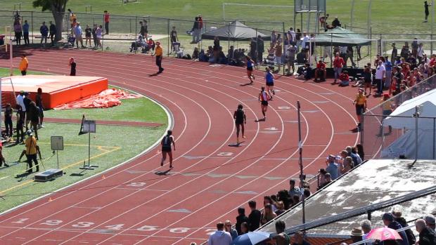 Group 2 Girls 400 Finals Section 1