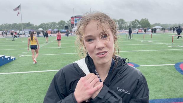 Baylee Espinosa after defending her 3,200 title