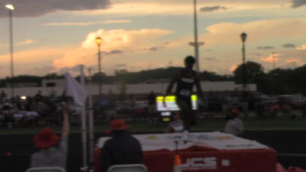 Jordan Randall clears opening height 6-8