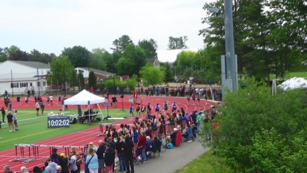 Girl's 4x800m Relay Heat 1