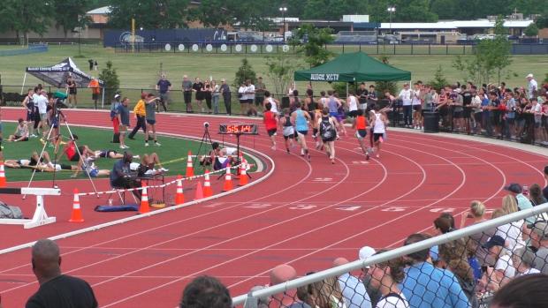 Varsity Boys 1600 Finals Section 3